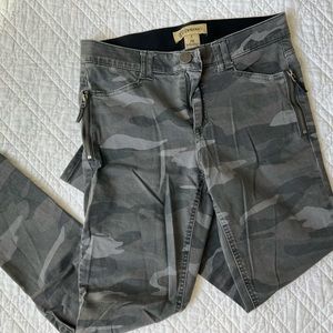 Women’s Democracy Camo Skinny Jean Size 8